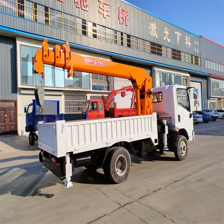 乐亭县三轮随车吊定制 农用改装机自备吊中瑞长期出售