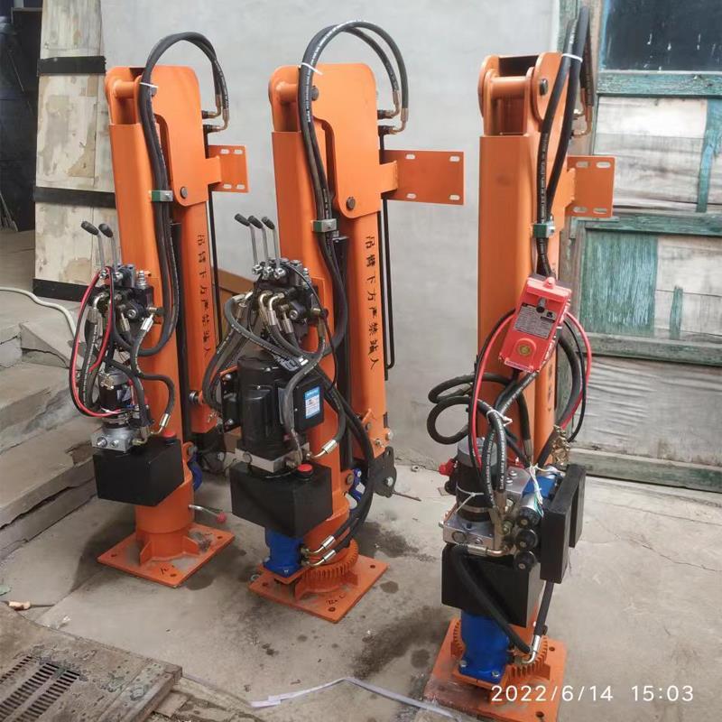 乐亭县重汽蓝牌随车吊 3.2吨 国六动力强 液压驱动 农用自卸起重机